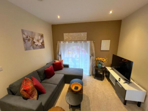 Glastonbury Gem, 2 Bedroom Apt, Sleeps Up To 5